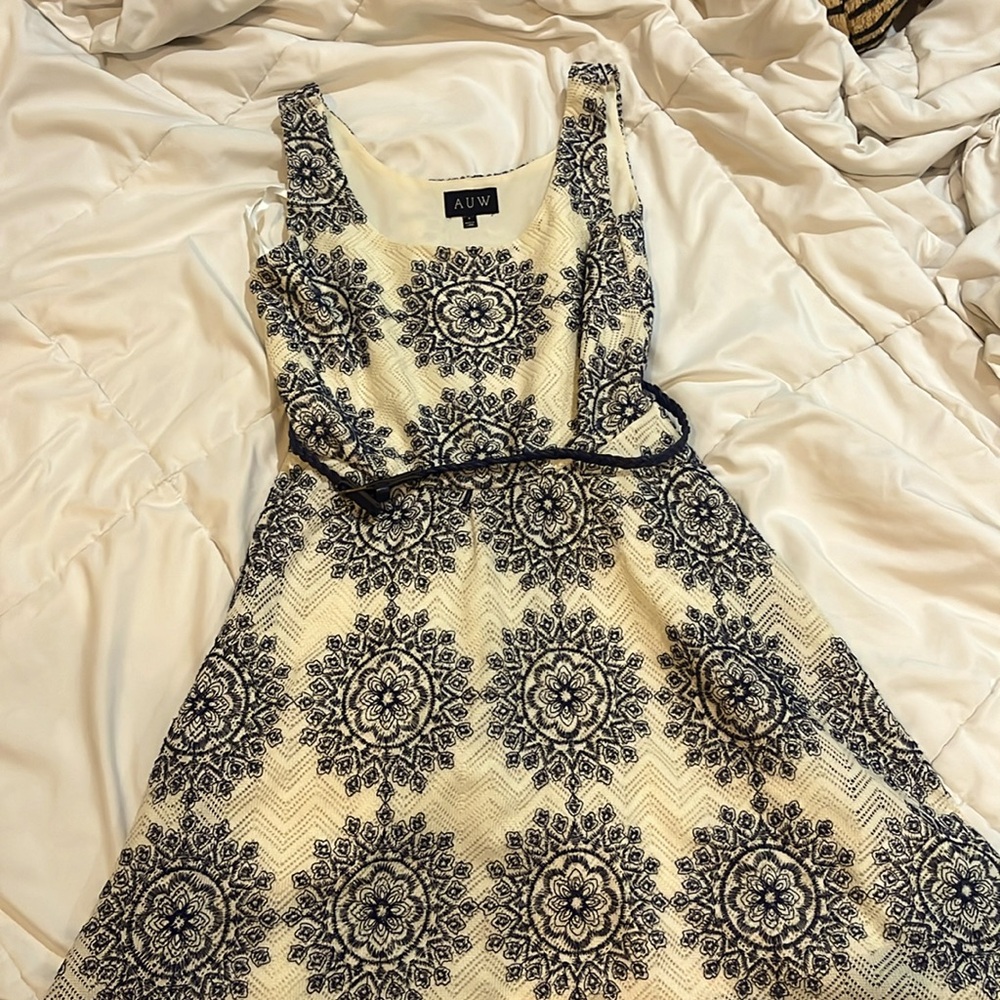 Detailed material dress white